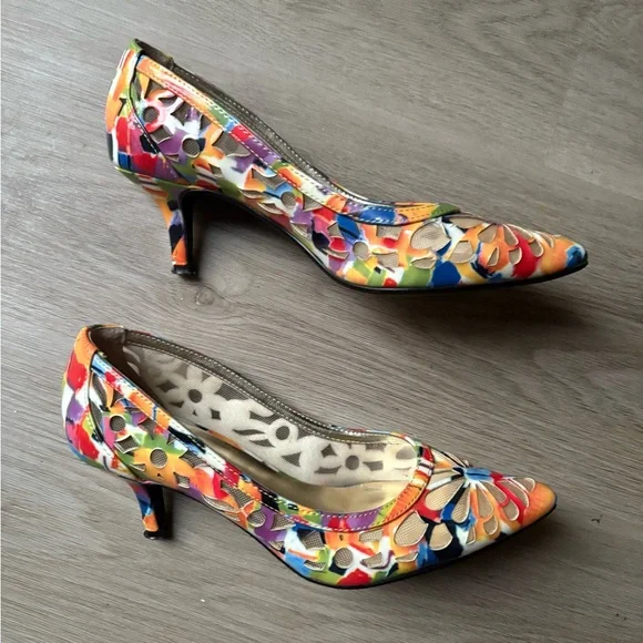 J. Renee Women's Winset Rainbow Floral Kitten Heels - SIZE 6.5 - Picture 1 of 16